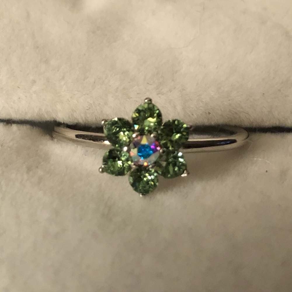 Pretty silver flower ring